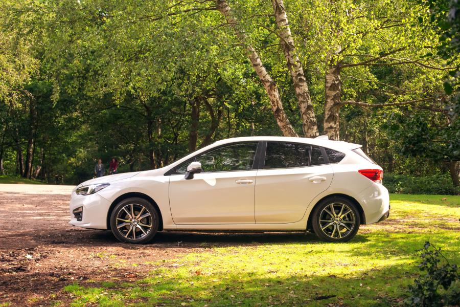  Subaru Impreza 5-Door 2017 года  (UK) (фото 6 из 12)